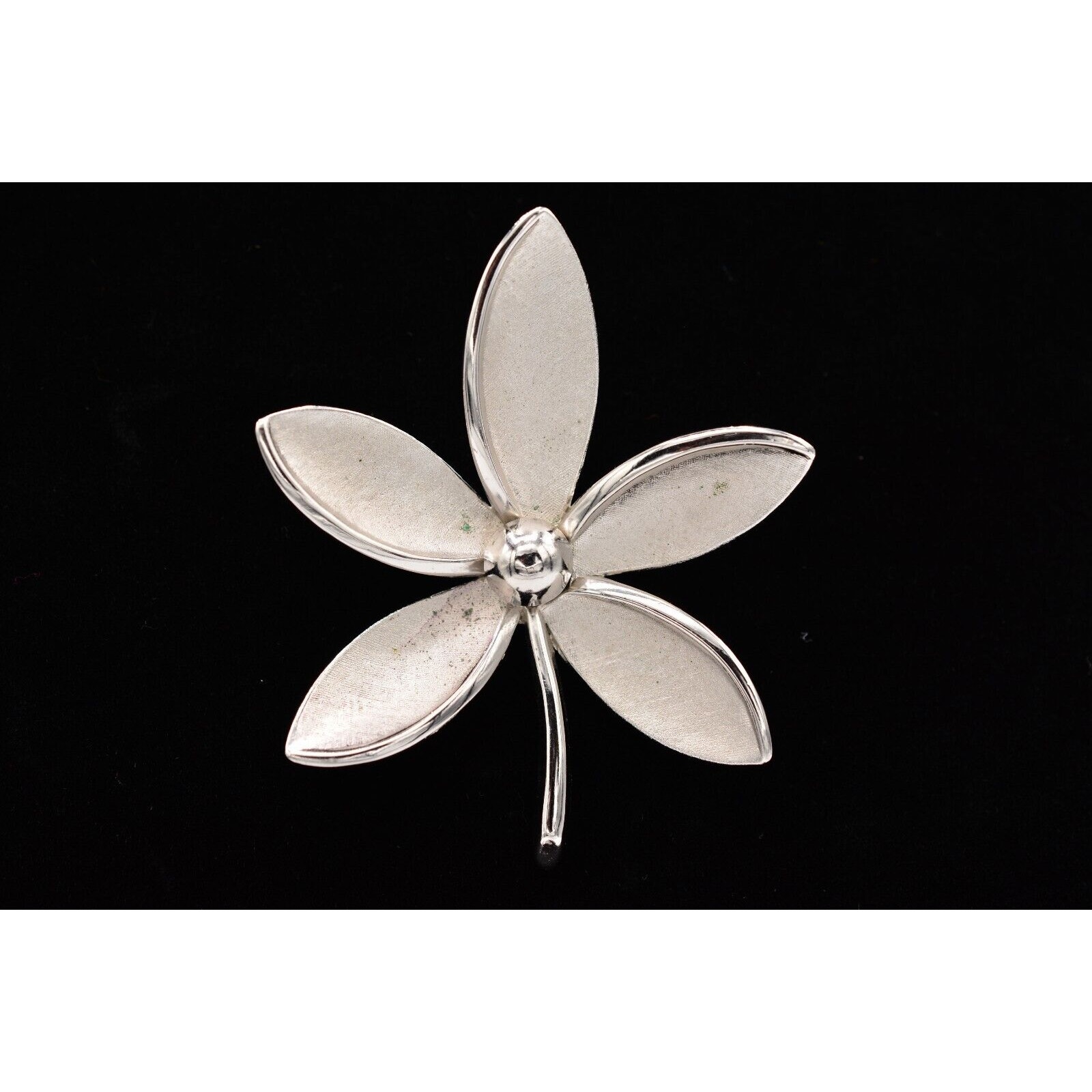 Crown Trifari Vintage Flower Brooch Pin Brushed Silver Textured Signed 1940s 9b 30$